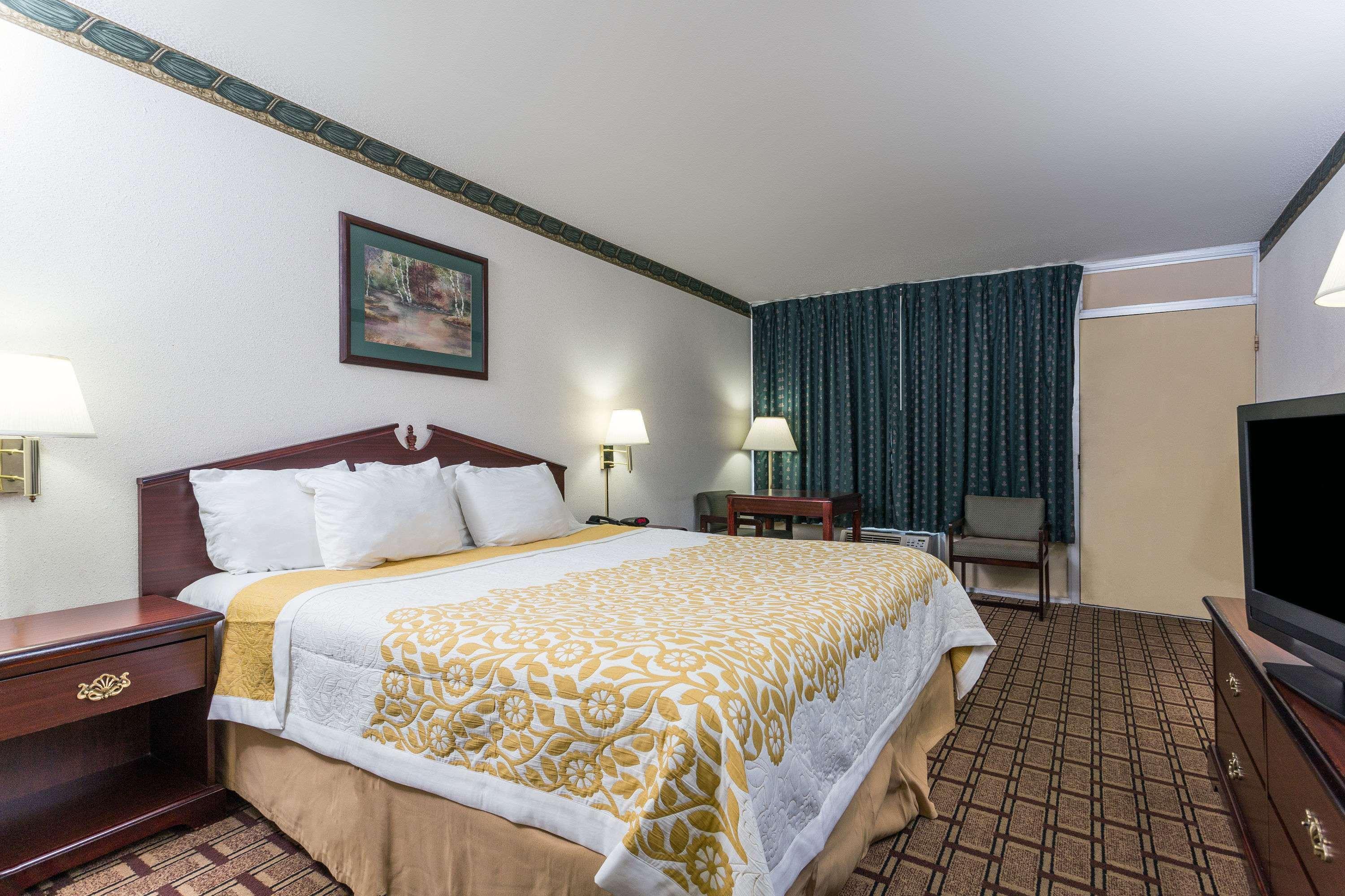Days Inn By Wyndham Dickson Esterno foto
