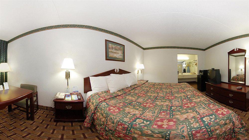 Days Inn By Wyndham Dickson Esterno foto