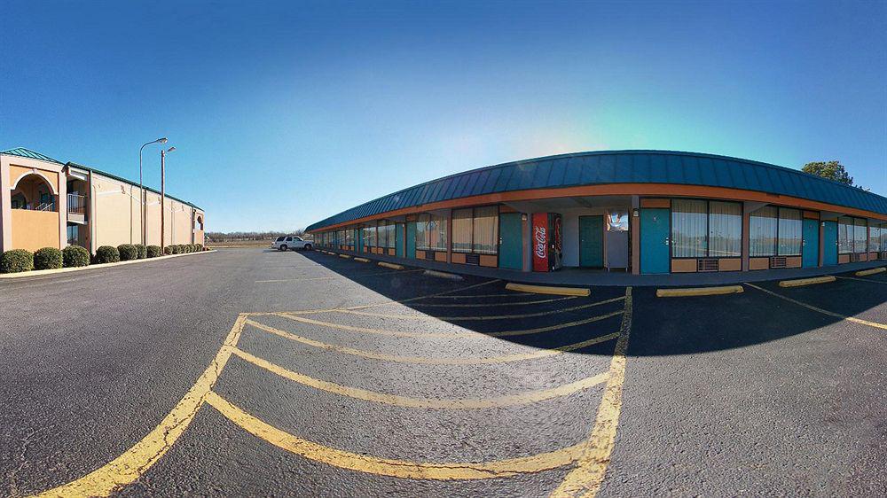 Days Inn By Wyndham Dickson Esterno foto